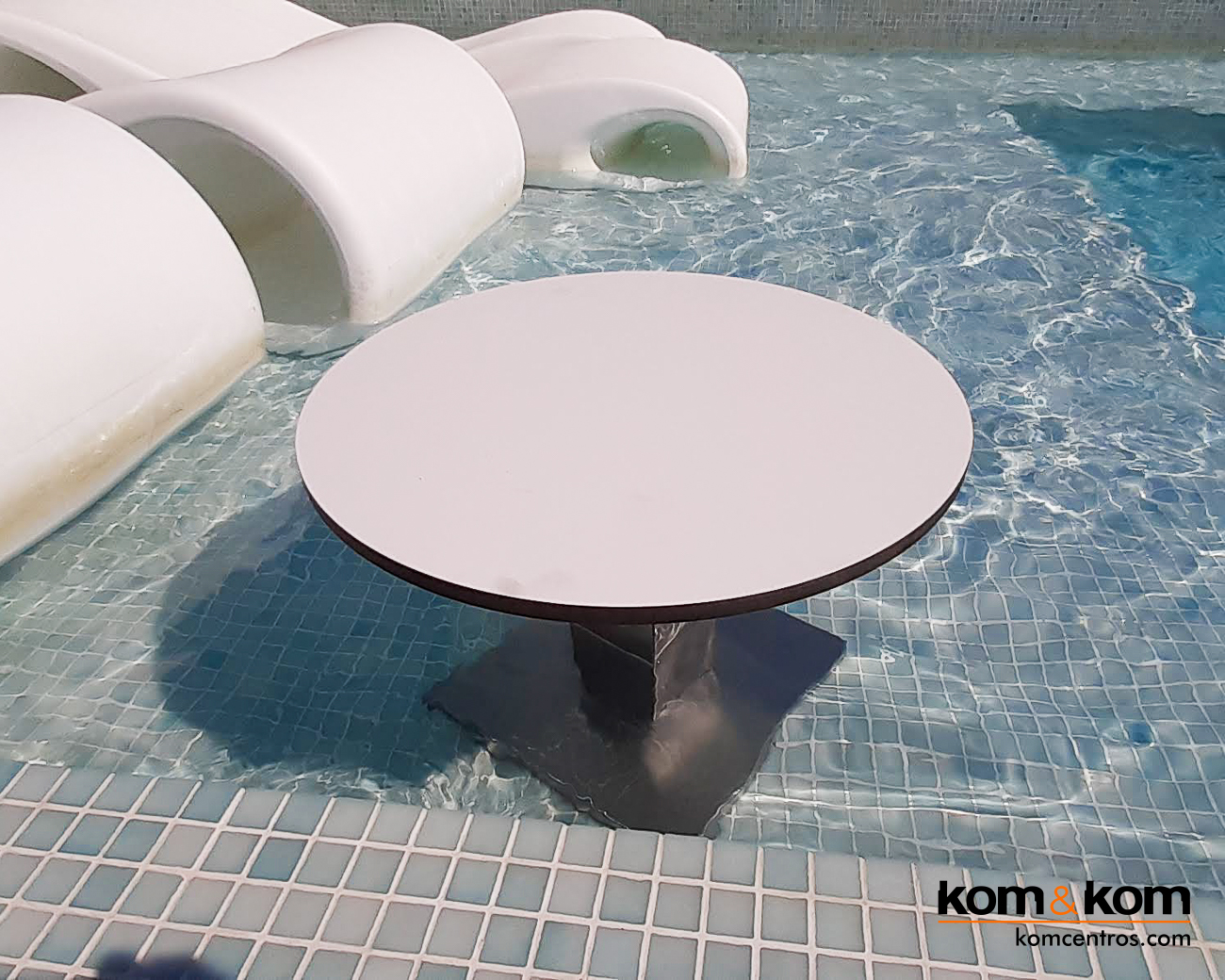 Highbar: Terraza Chill Out en la Azotea del hotel Odissey Room en el centro de Alicante. Proyecto Integral de Kom&Kom